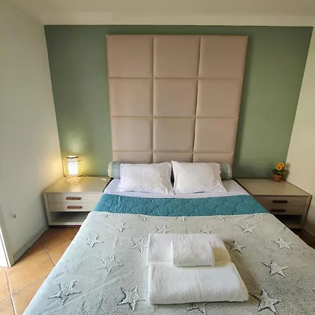 Hostel Vagueira & *